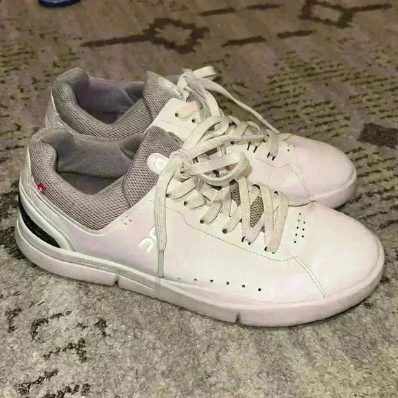 On Cloud Women's THE ROGER Advantage White \ Gray shoes US Size 10.5 - Picture 1 of 6